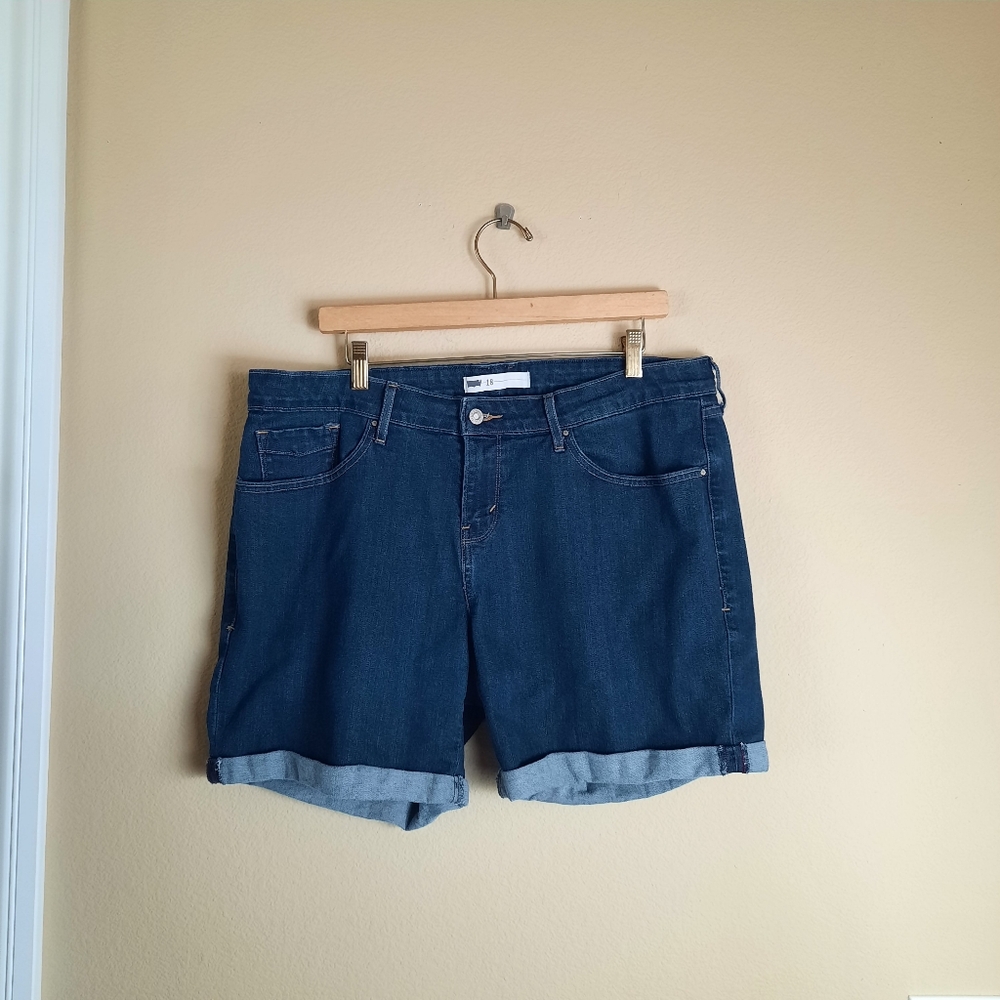 Levis Dark Wash Denim Jean Rolled Shorts Summer Spring